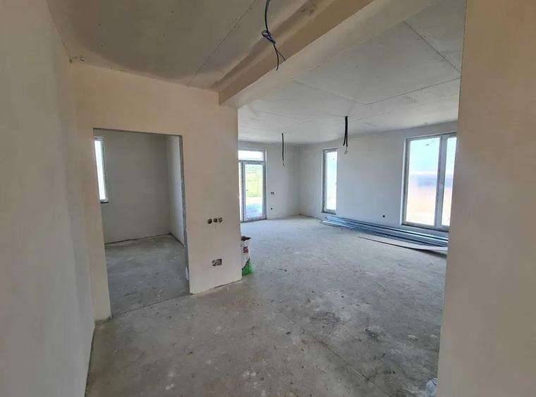 Casă individuală cu 4 camere cu Teren 600 Mp în Corușu