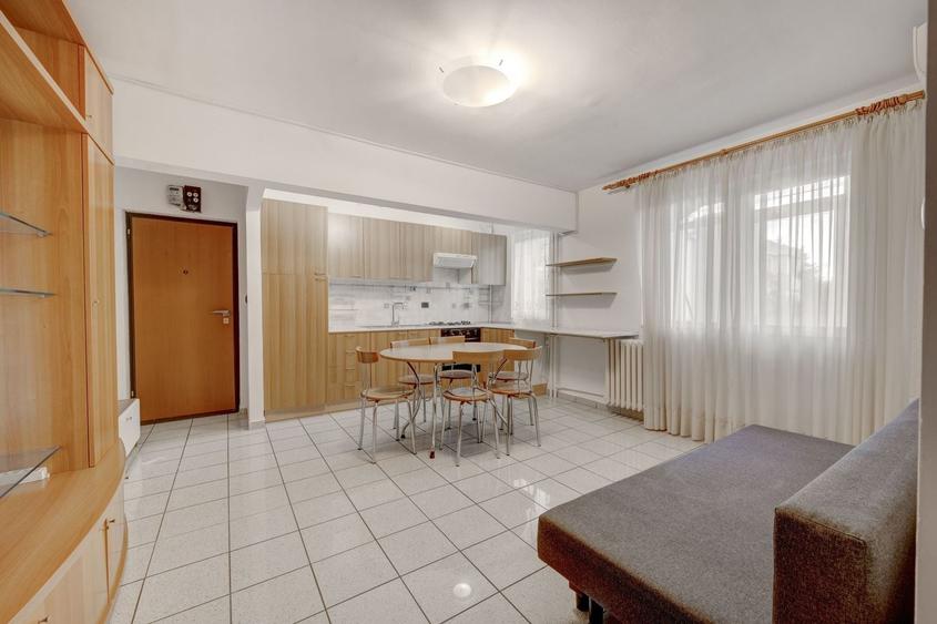 Apartament cu 2 camere semidecomandat, mobilat în Băneasa