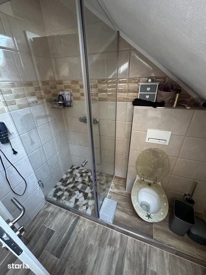 Casă cu 7 camere cu Teren 4000 Mp în Strâmba
