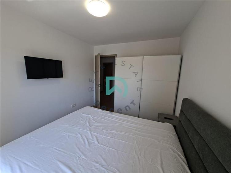 Apartament cu 2 camere decomandat în Tractorul