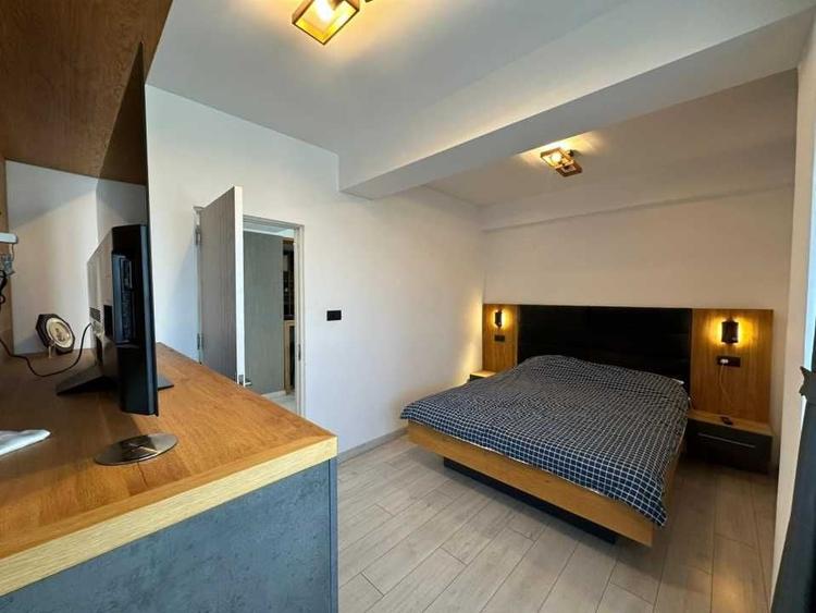Apartament cu 3 camere decomandat în Exterior Vest