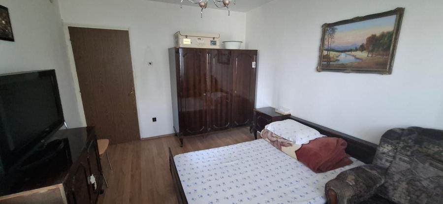 Apartament cu 3 camere semidecomandat în Colentina