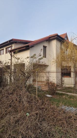 Casă cu 5 camere cu Canalizare în Străulești