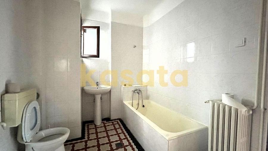 Apartament cu 4 camere circular în Banu Manta
