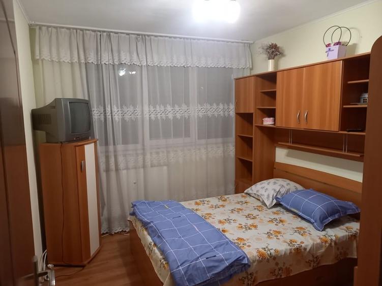 Apartament cu 4 camere semidecomandat, mobilat în Drumul Taberei