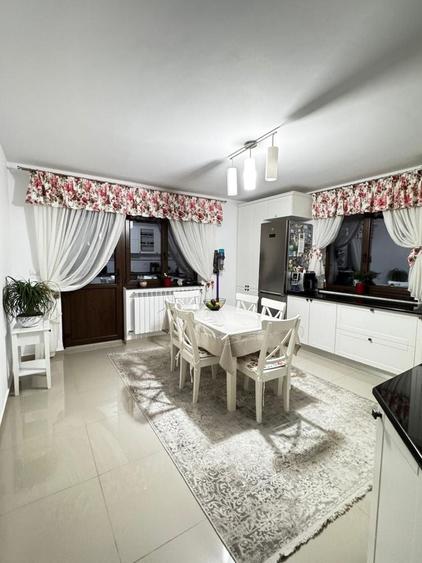 Apartament cu 4 camere în Ipotești