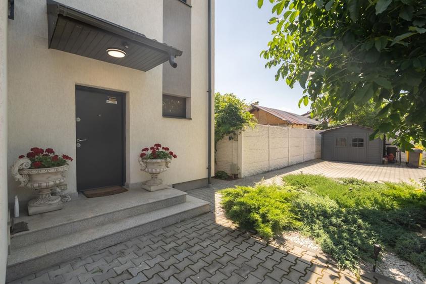 Casă individuală, elegantă, discretă, lumină naturală și confort autentic - 53