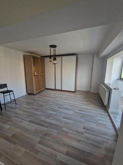 Apartament cu 3 camere în Tineretului