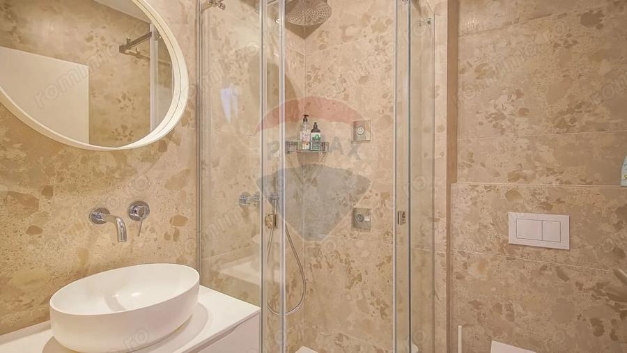 Apartament cu 3 camere decomandat în Noua