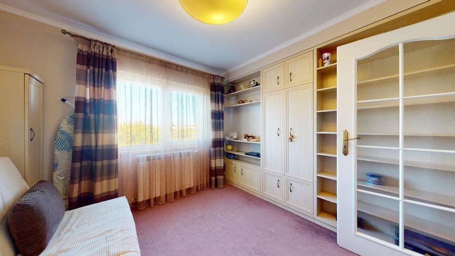 Apartament cu 3 camere decomandat, mobilat în Scriitorilor