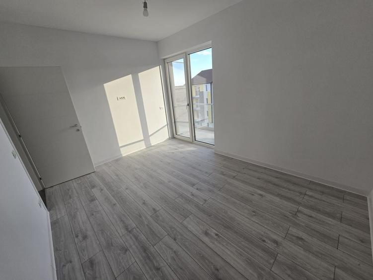 Apartament cu 3 camere decomandat în Girocului