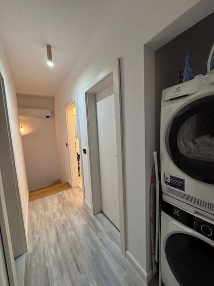 Casă individuală cu 6 camere cu Canalizare în Sud-Est