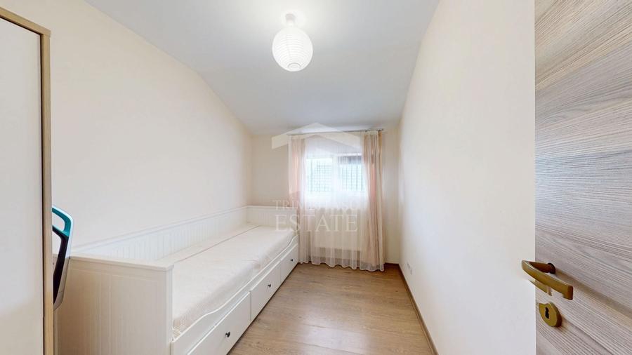 Casă individuală cu 4 camere cu Canalizare în Est