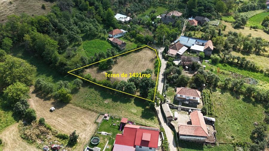 Teren Construcții intravilan de 1491 mp, în Plopu (Dărmănești)