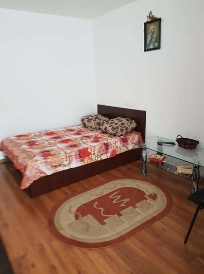 Garsonieră decomandată în Apărătorii Patriei