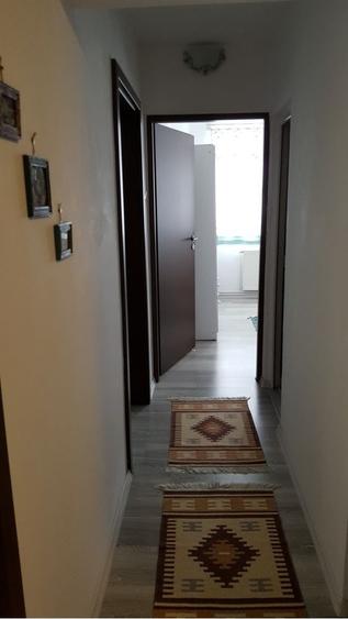 Apartament cu 3 camere decomandat în Drumul Taberei