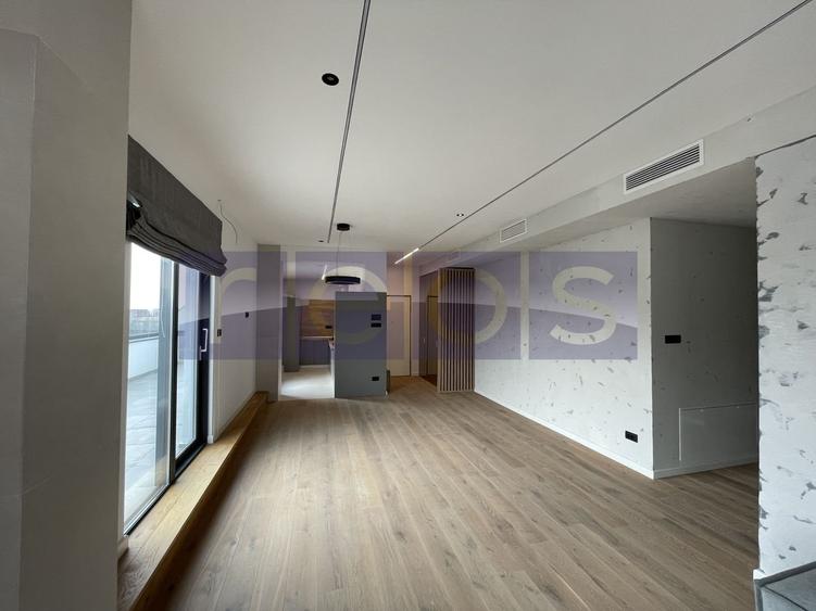 Penthouse cu 3 camere semidecomandat, mobilat în Băneasa