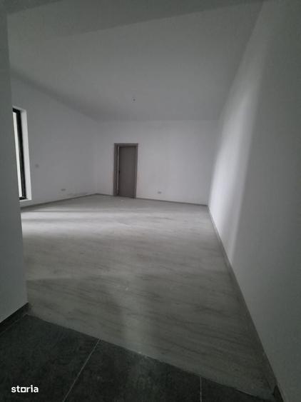 Apartament cu 3 camere în Est