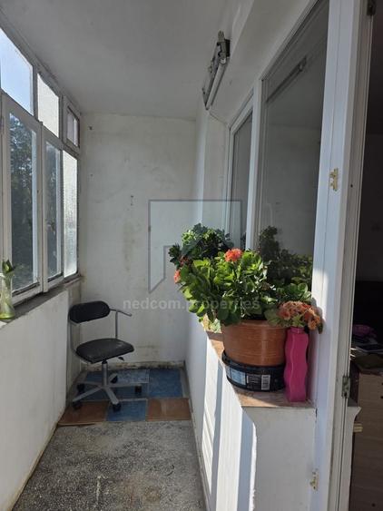 Apartament cu 3 camere semidecomandat, mobilat în Berceni
