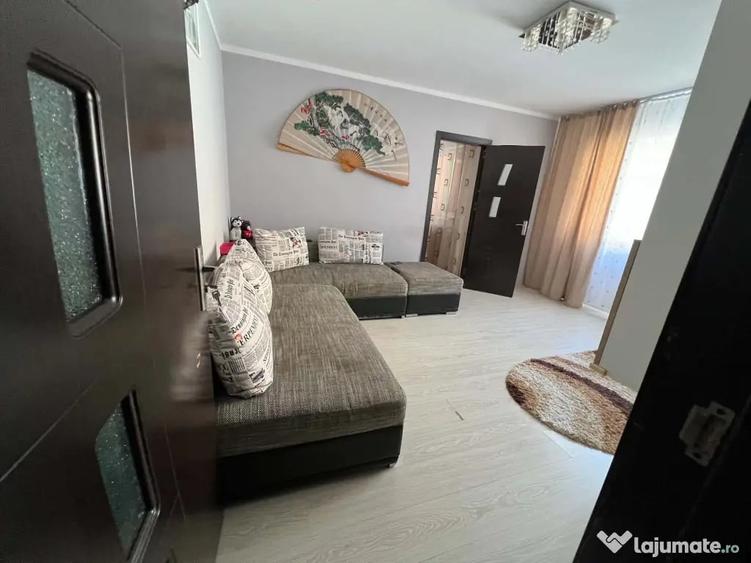 Apartament cu 3 camere semidecomandat în Găvana