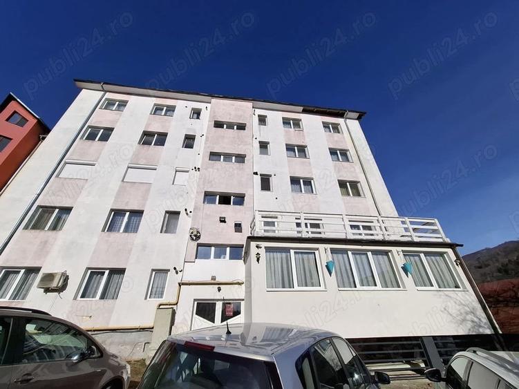 Apartament cu 3 camere semidecomandat în Cavnic