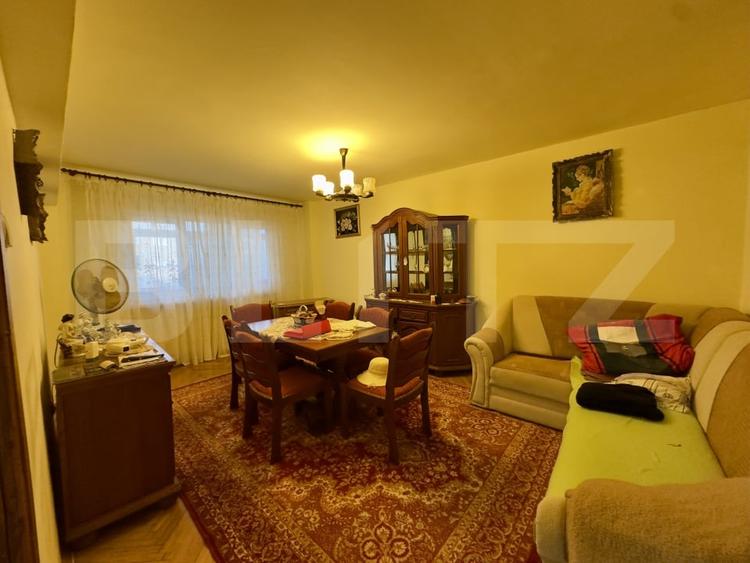Apartament cu 3 camere decomandat, mobilat în Cugir