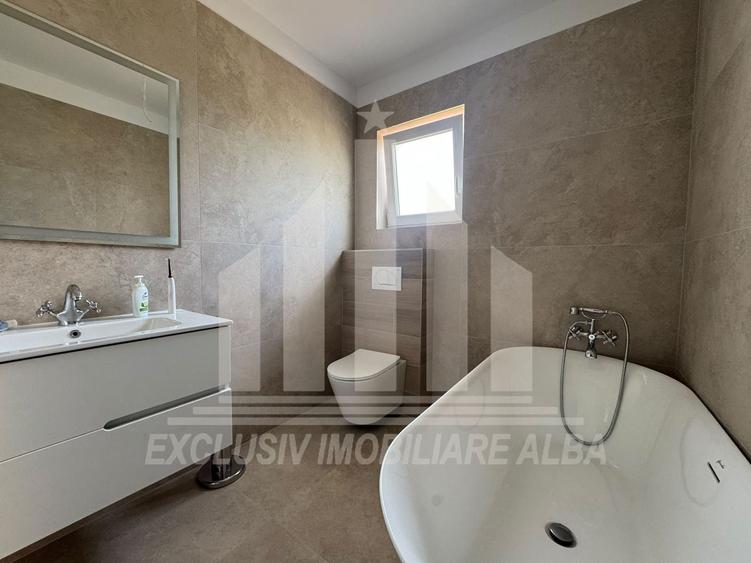 Casă individuală cu 4 camere cu Canalizare în Cetate