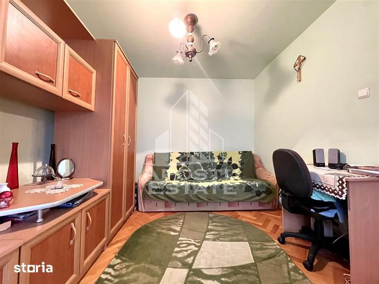 Apartament cu 2 camere semidecomandat în Girocului