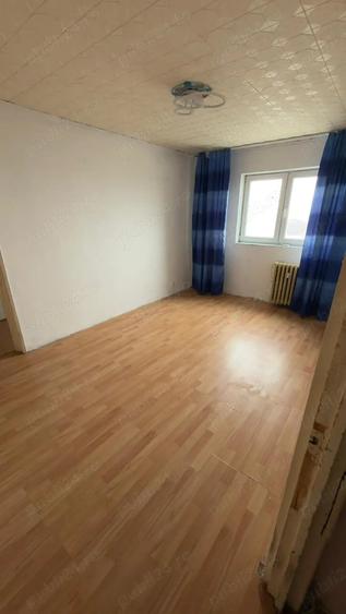 Apartament cu 3 camere semidecomandat în Giulești