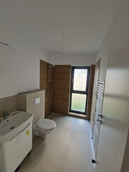Apartament cu 3 camere decomandat în Calea Moldovei