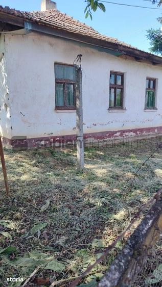 Casă cu 2 camere cu Teren 2263 Mp în Tarcea