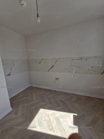 Apartament cu 3 camere semidecomandat în Aradului