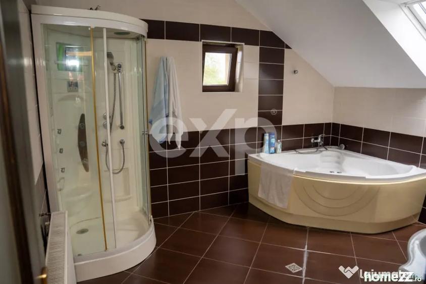 Casă cu 4 camere cu Teren 6436 Mp în Central