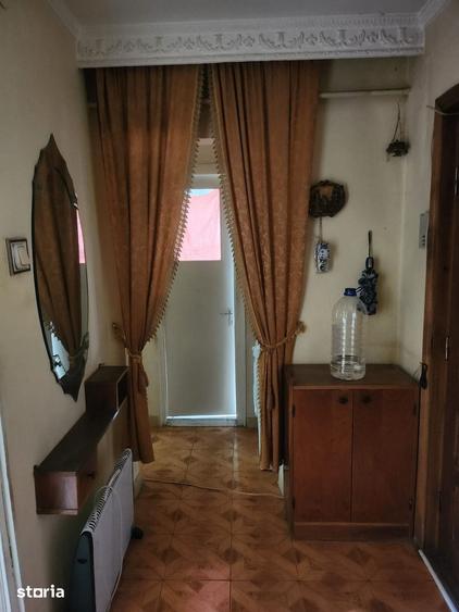 Apartament cu 3 camere decomandat în Șerbănești