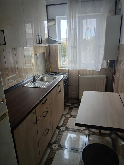 Apartament cu 2 camere semidecomandat în Micro 6