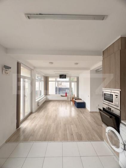 Casă individuală cu 9 camere cu Canalizare în Dâmbul Rotund