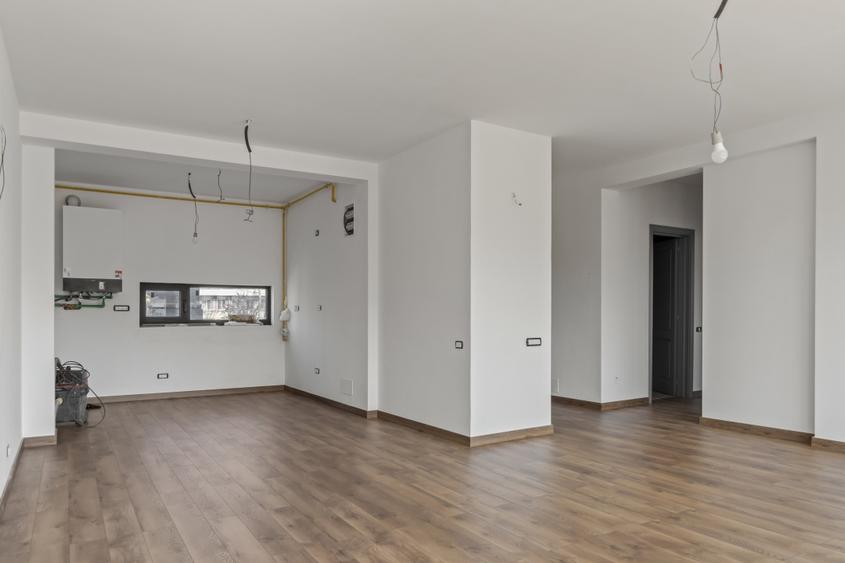 Casă individuală cu 15 camere cu Canalizare în Dămăroaia