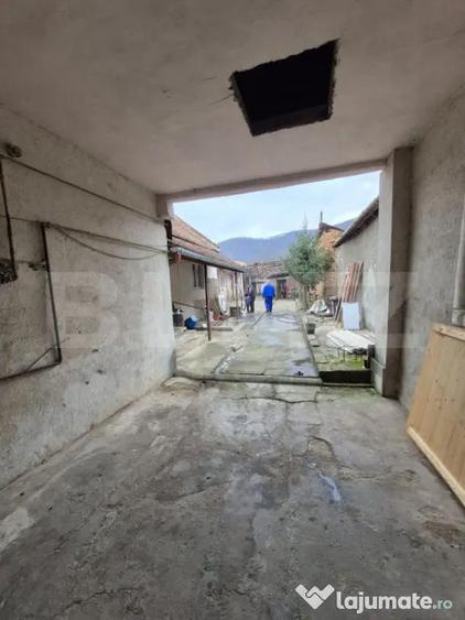 Casă cu 5 camere cu Teren 1025 Mp în Central