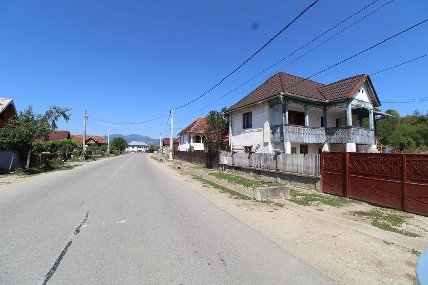 Casă individuală cu 4 camere cu Canalizare în Godinești