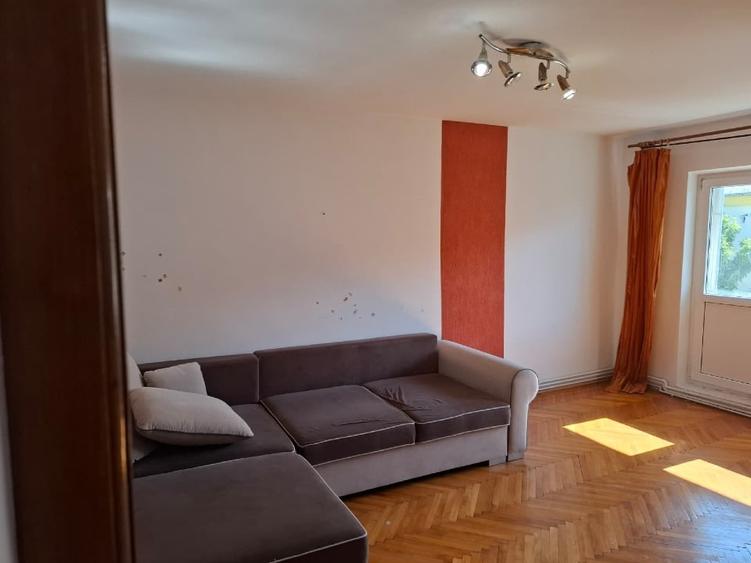 Apartament cu 3 camere decomandat, mobilat în Mihai Viteazul
