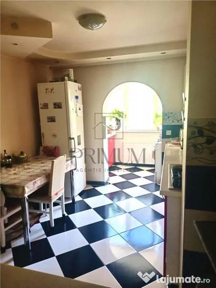 Apartament cu 4 camere decomandat, mobilat în Aradului