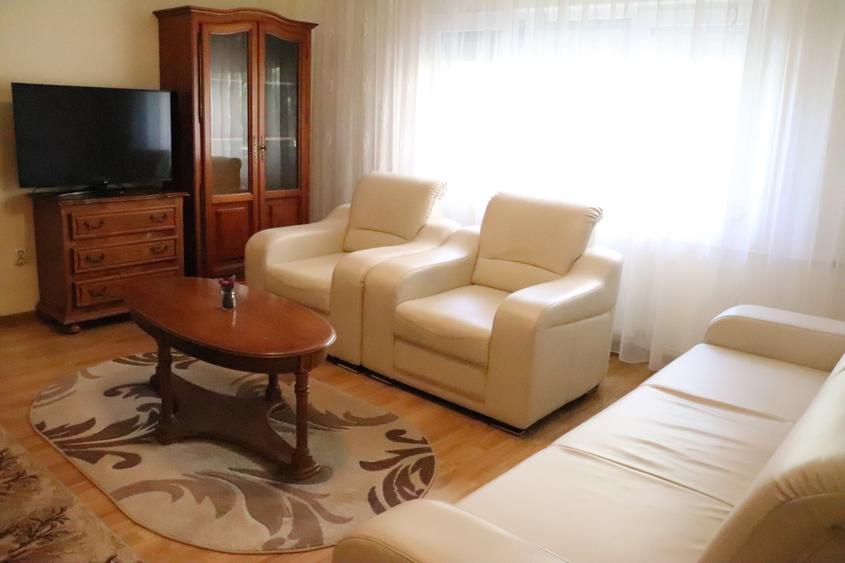 Apartament cu 2 camere semidecomandat în Centrul Bancar