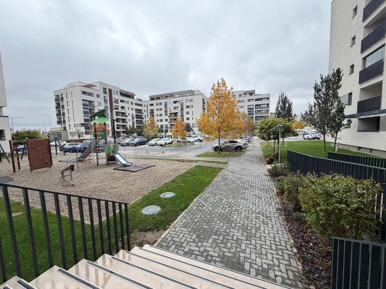 Apartament cu 2 camere semidecomandat, mobilat în Tractorul