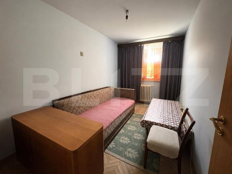Apartament cu 3 camere semidecomandat, mobilat în Hunedoara