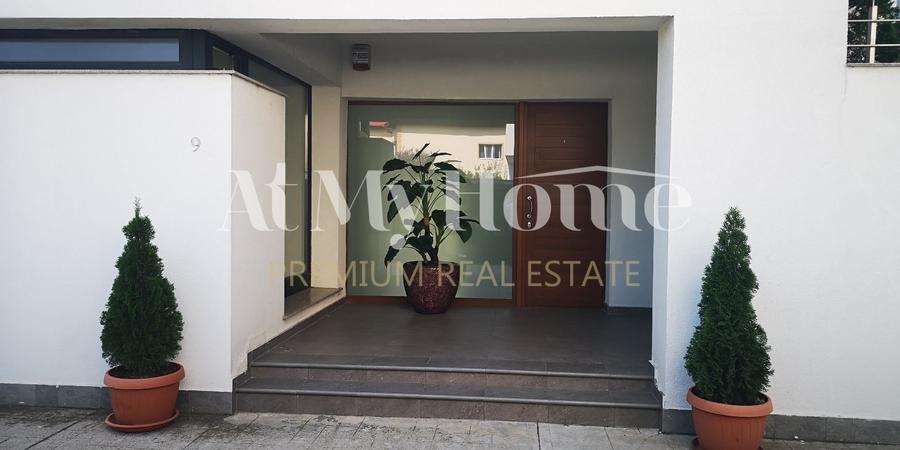 Casă individuală cu 5 camere cu Piscina în Iancu Nicolae