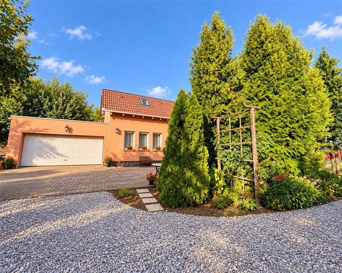 Casă individuală cu 4 camere cu Piscina în Sântana de Mureș