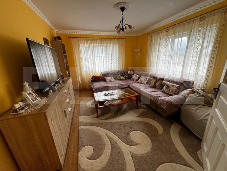 Casă individuală cu 7 camere cu Garaj în Exterior Est