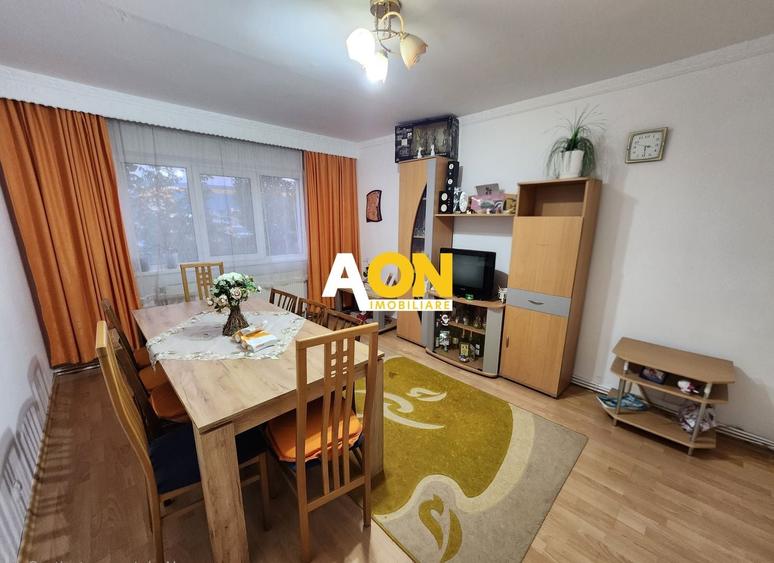 Apartament cu 4 camere decomandat în Cetate
