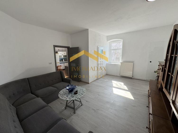 Apartament cu 2 camere semidecomandat, mobilat în Ultracentral