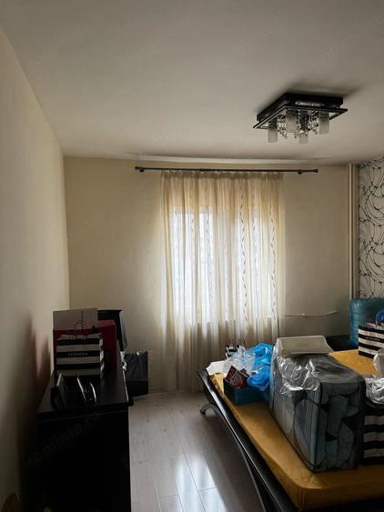 Apartament cu 3 camere decomandat în Drumul Taberei